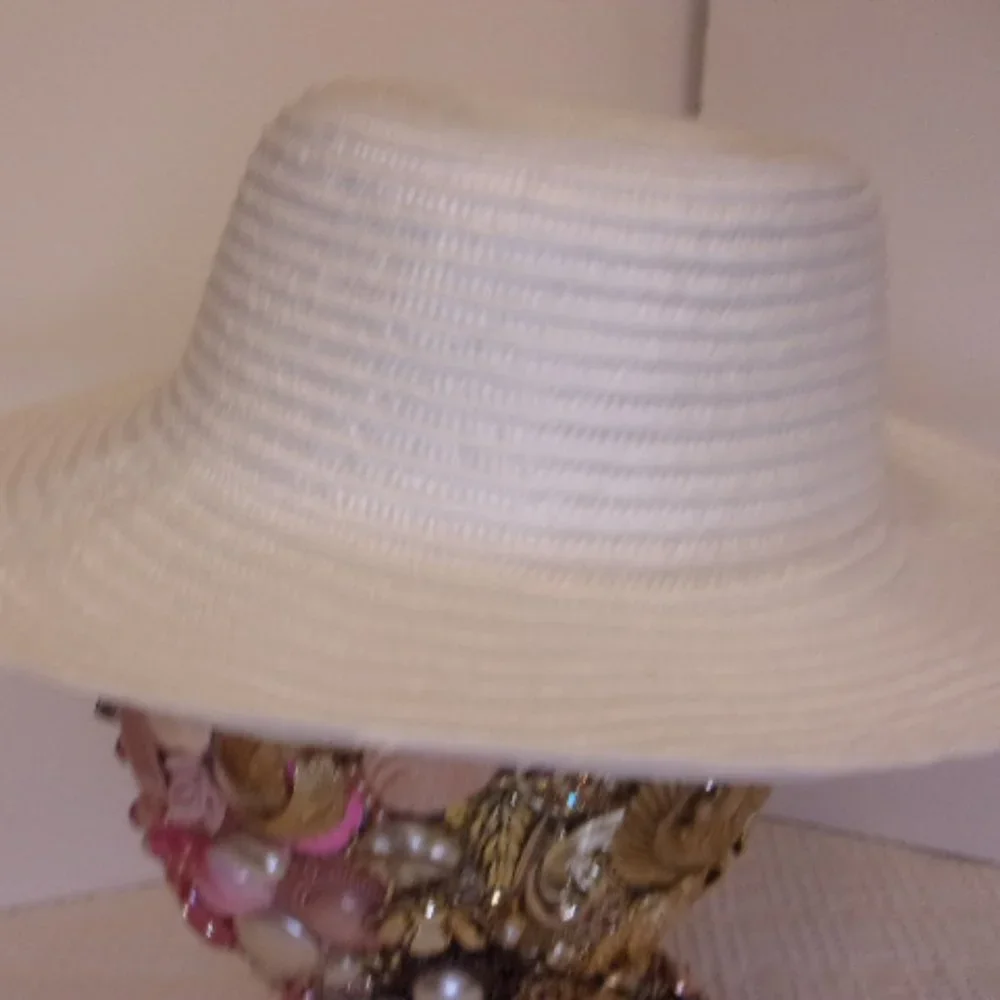 White Woven Cottage Core Style Sunhat - Picture 3 of 4